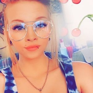 Meet your Posher, Paris lanay